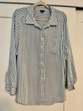 Gently Used Torrid Striped Button-Up Lizzie Shirt in Blue and White - 2X/18-20